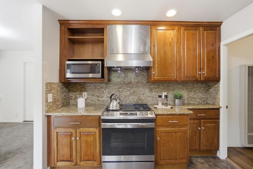 Image 6 of property listing at 1425 Royal Avenue, San Mateo, CA 94401