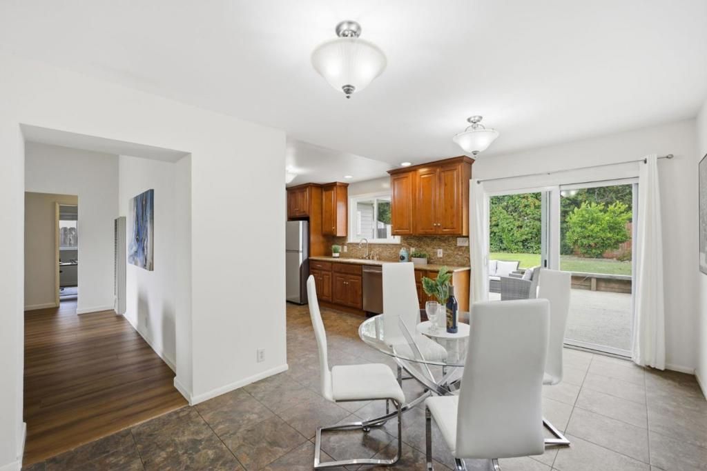 Image 7 of property listing at 1425 Royal Avenue, San Mateo, CA 94401