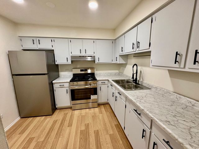 1557 Jill Court 104, Glendale Heights, IL 60139