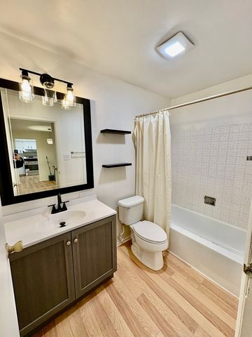 1557 Jill Court 104, Glendale Heights, IL 60139