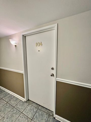 1557 Jill Court 104, Glendale Heights, IL 60139