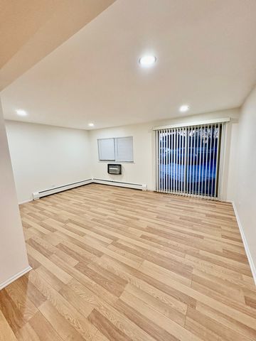 1557 Jill Court 104, Glendale Heights, IL 60139