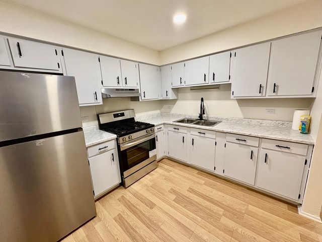 1557 Jill Court 104, Glendale Heights, IL 60139