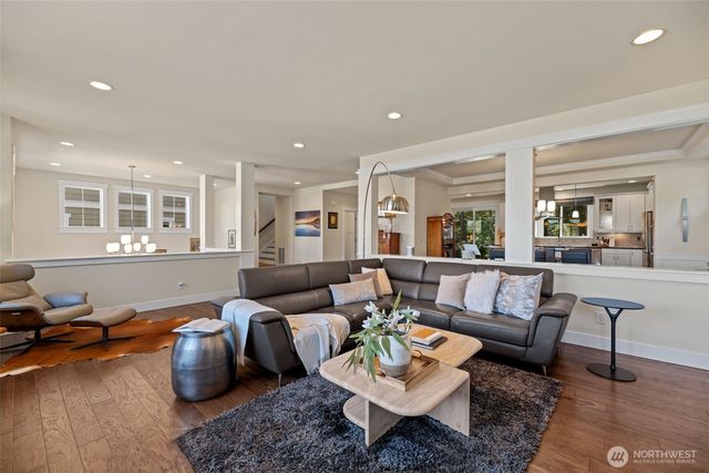 23331 SE 4th Place, Sammamish, WA 98074