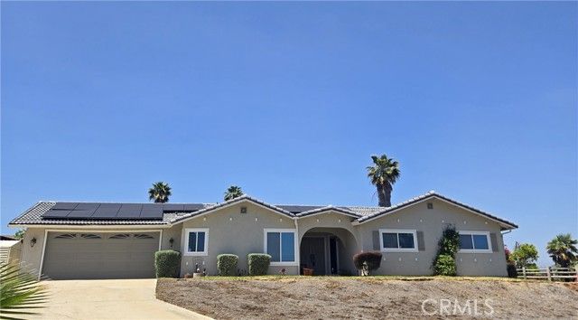 2059 Summit Drive, Escondido, CA 92025