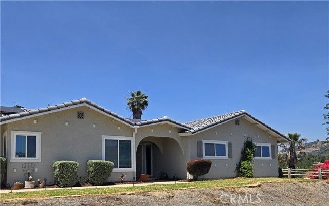 2059 Summit Drive, Escondido, CA 92025
