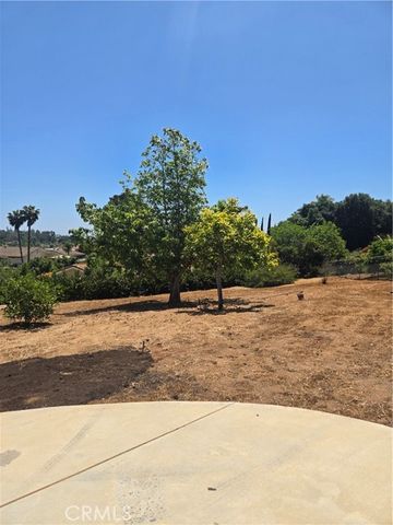 2059 Summit Drive, Escondido, CA 92025