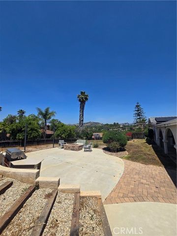 2059 Summit Drive, Escondido, CA 92025