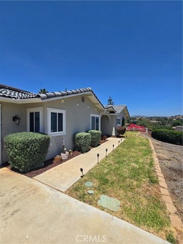 2059 Summit Drive, Escondido, CA 92025