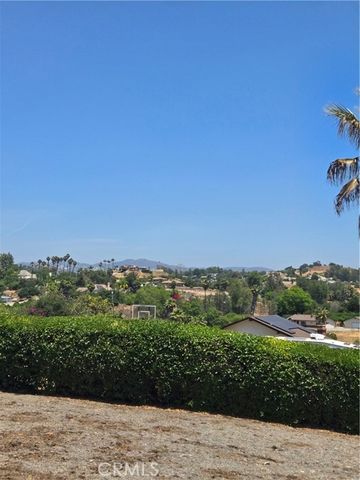 2059 Summit Drive, Escondido, CA 92025