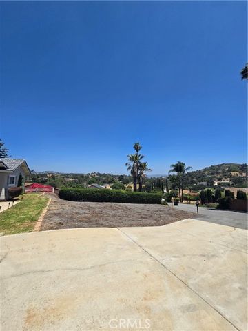 2059 Summit Drive, Escondido, CA 92025