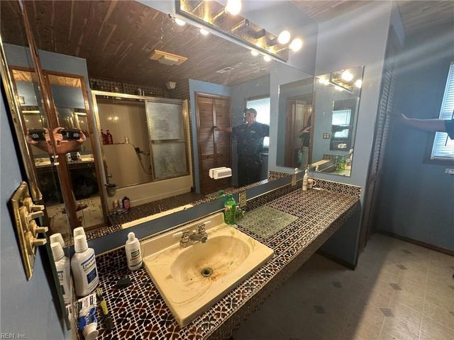 227 Little Farms AVE, Hampton, VA 23661