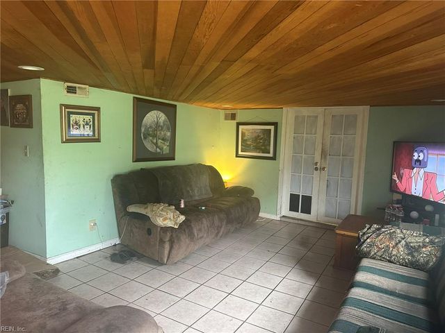 227 Little Farms AVE, Hampton, VA 23661