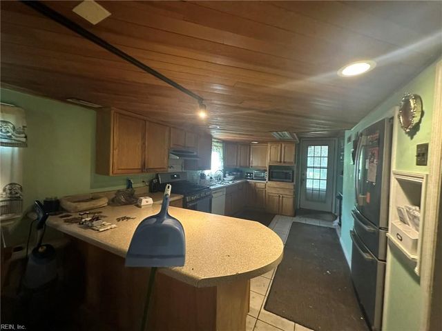 227 Little Farms AVE, Hampton, VA 23661