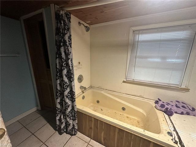 227 Little Farms AVE, Hampton, VA 23661