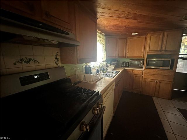 227 Little Farms AVE, Hampton, VA 23661