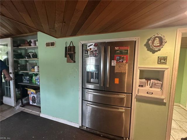 227 Little Farms AVE, Hampton, VA 23661