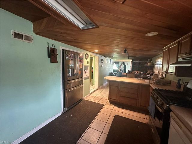 227 Little Farms AVE, Hampton, VA 23661