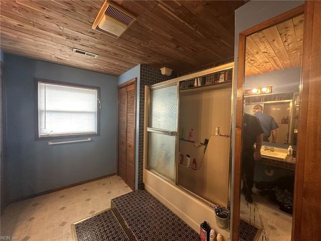 227 Little Farms AVE, Hampton, VA 23661