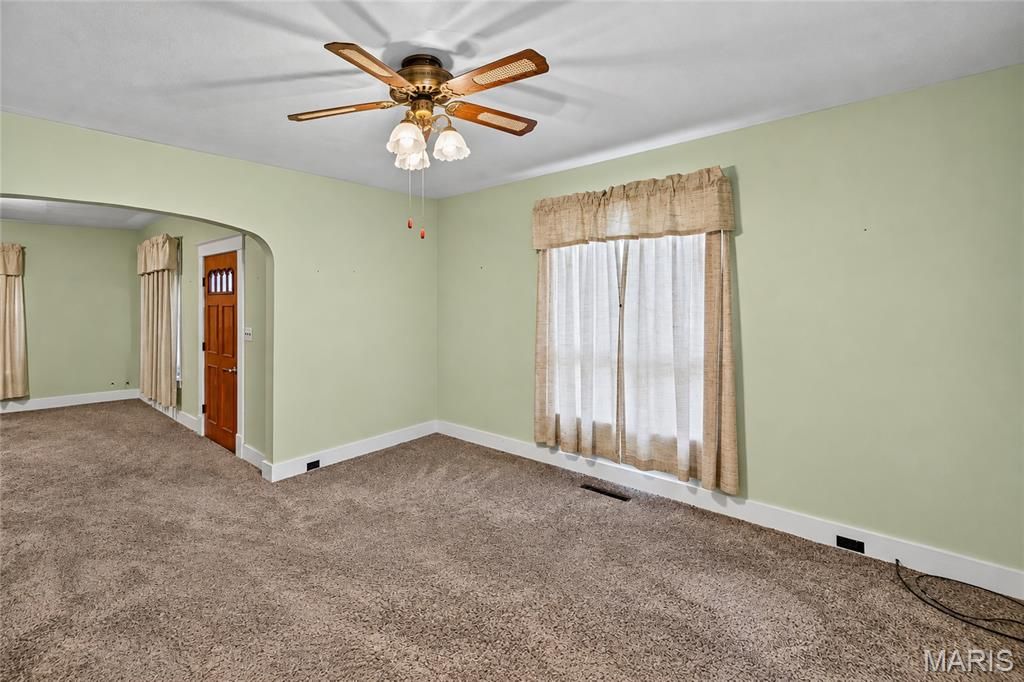 Image 13 of property listing at 202 W Prairie Street, Staunton, IL 62088