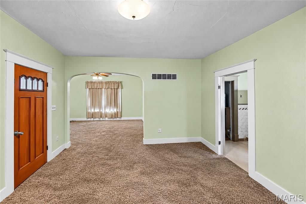 Image 16 of property listing at 202 W Prairie Street, Staunton, IL 62088
