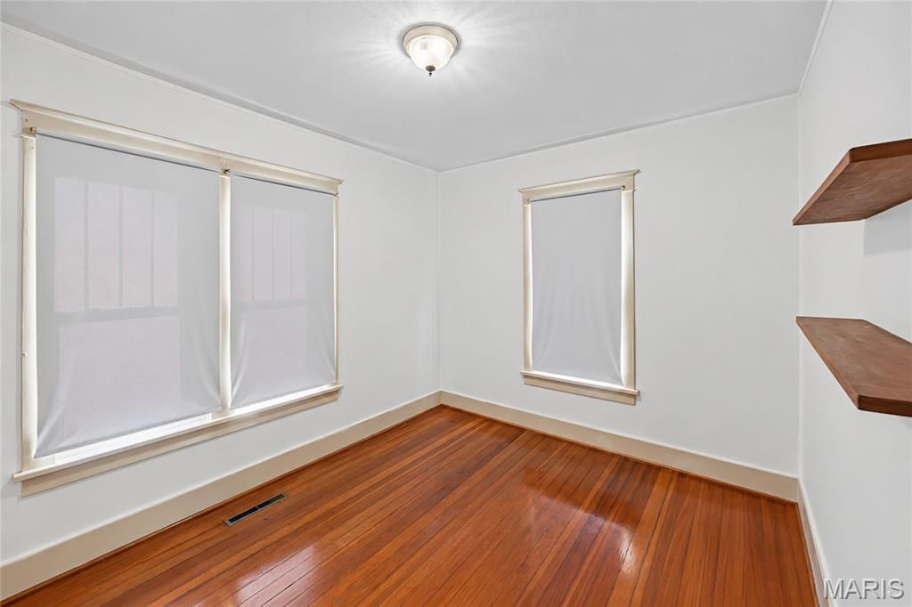 Image 20 of property listing at 202 W Prairie Street, Staunton, IL 62088