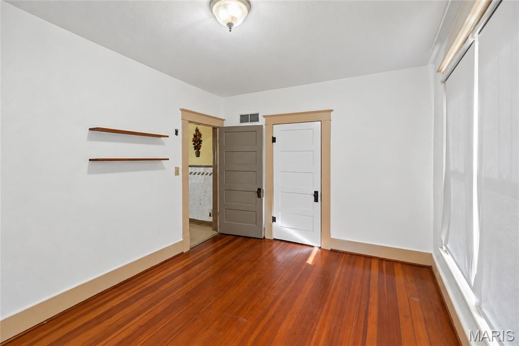 Image 21 of property listing at 202 W Prairie Street, Staunton, IL 62088