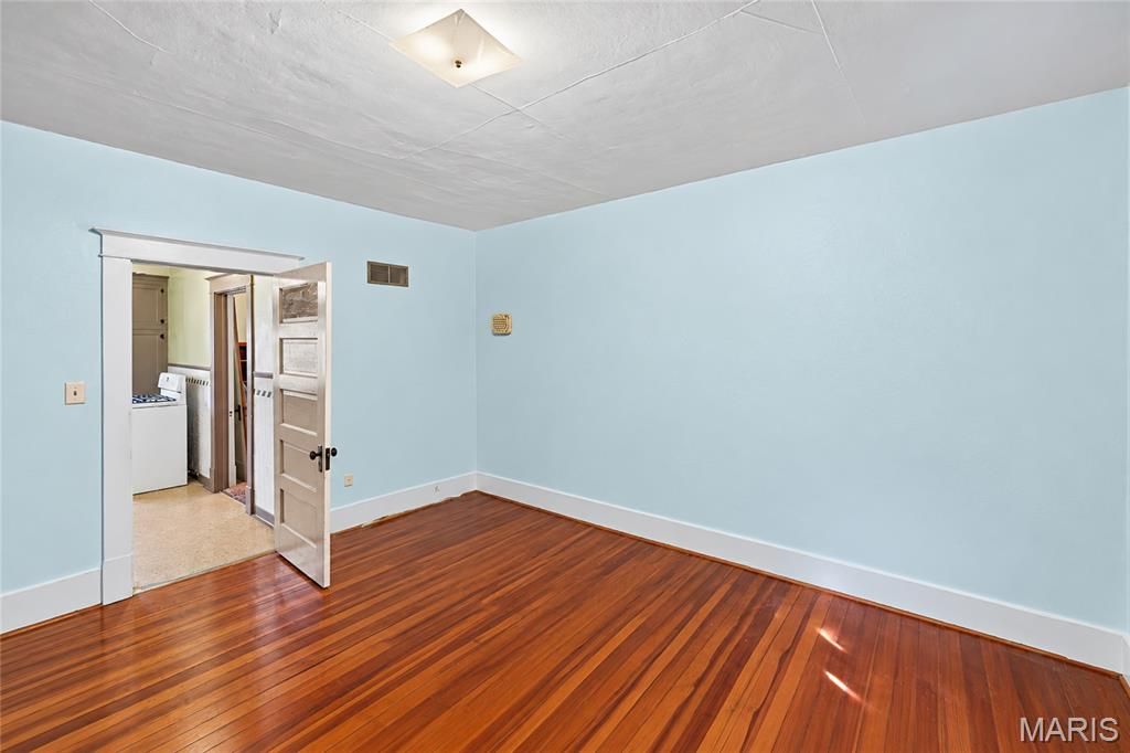 Image 23 of property listing at 202 W Prairie Street, Staunton, IL 62088