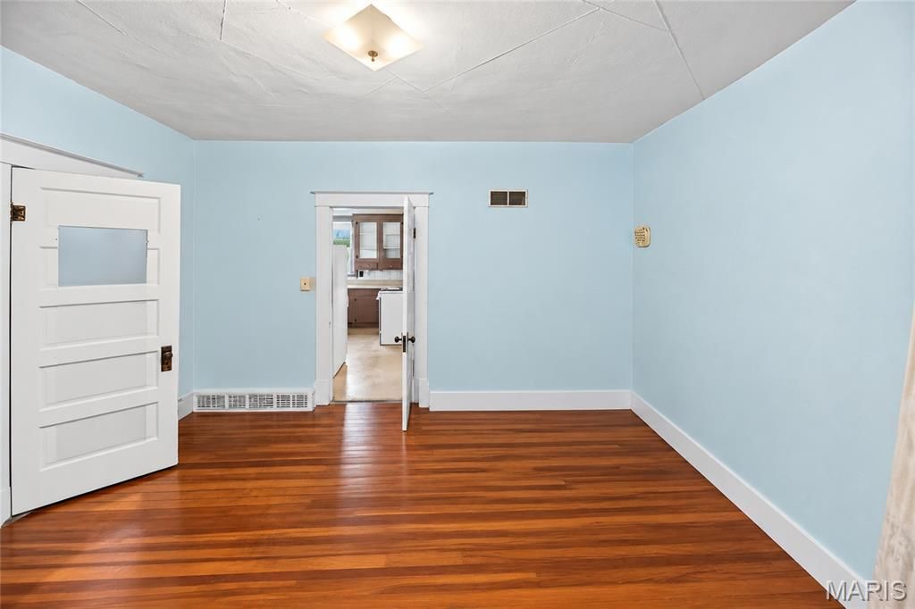 Image 24 of property listing at 202 W Prairie Street, Staunton, IL 62088
