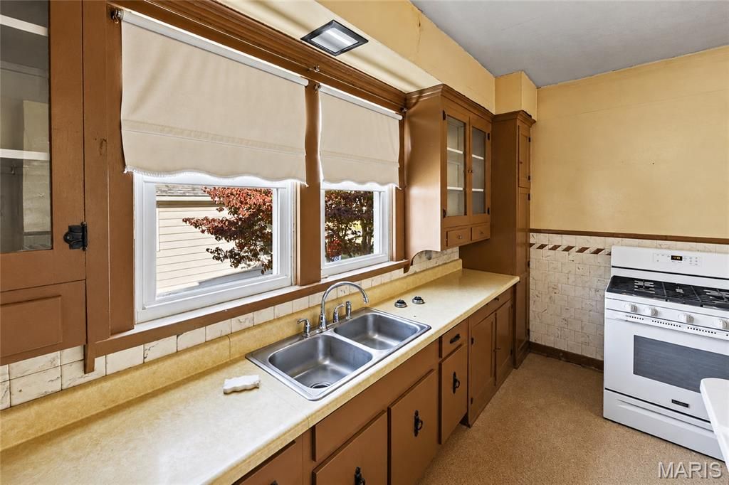 Image 25 of property listing at 202 W Prairie Street, Staunton, IL 62088