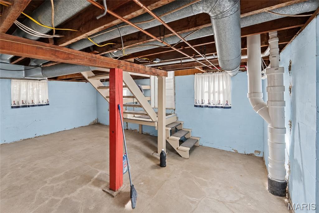 Image 29 of property listing at 202 W Prairie Street, Staunton, IL 62088