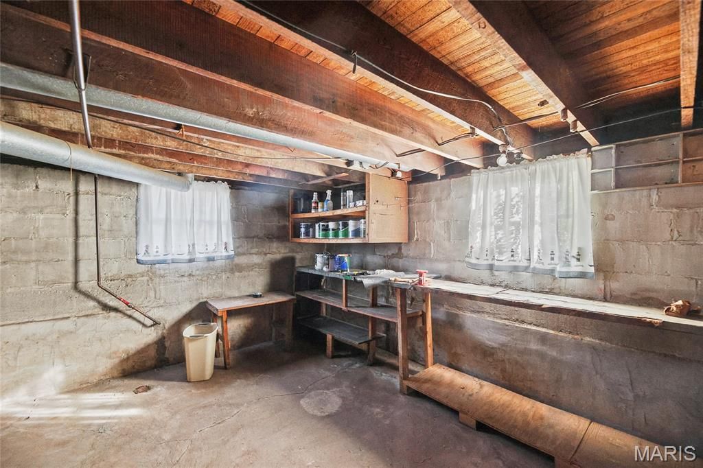 Image 30 of property listing at 202 W Prairie Street, Staunton, IL 62088