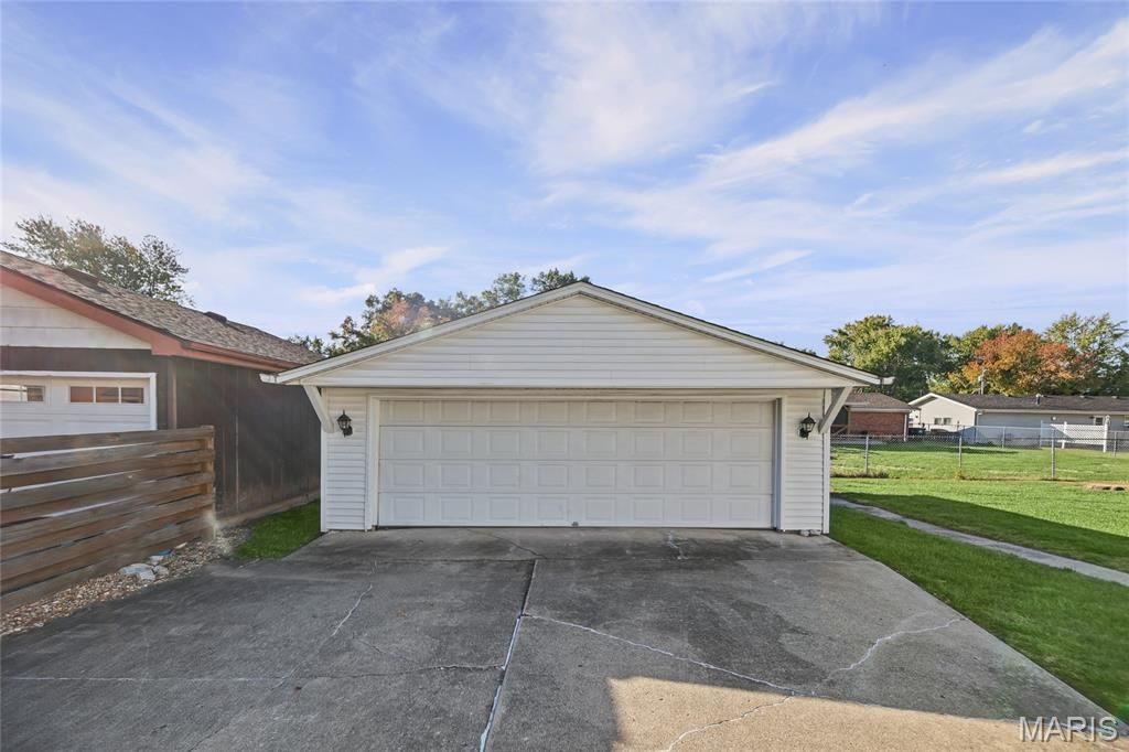 Image 4 of property listing at 202 W Prairie Street, Staunton, IL 62088