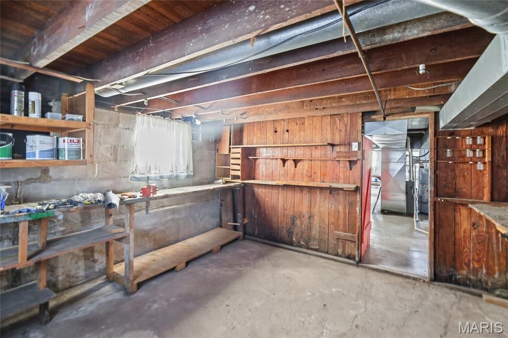 Image 31 of property listing at 202 W Prairie Street, Staunton, IL 62088