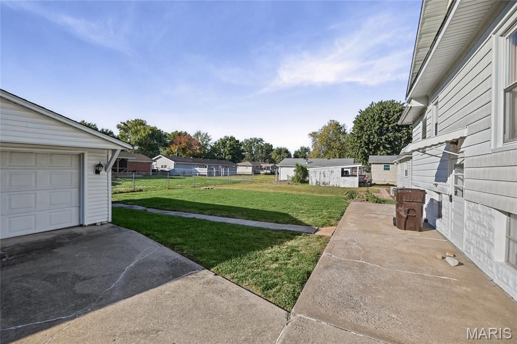 Image 5 of property listing at 202 W Prairie Street, Staunton, IL 62088