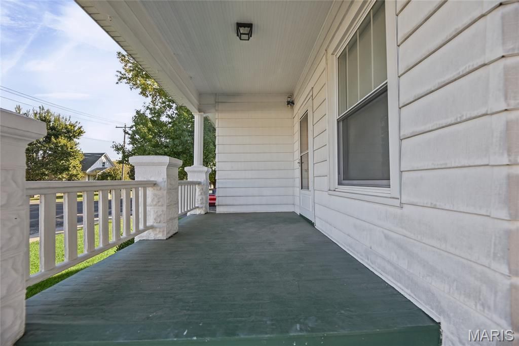 Image 7 of property listing at 202 W Prairie Street, Staunton, IL 62088