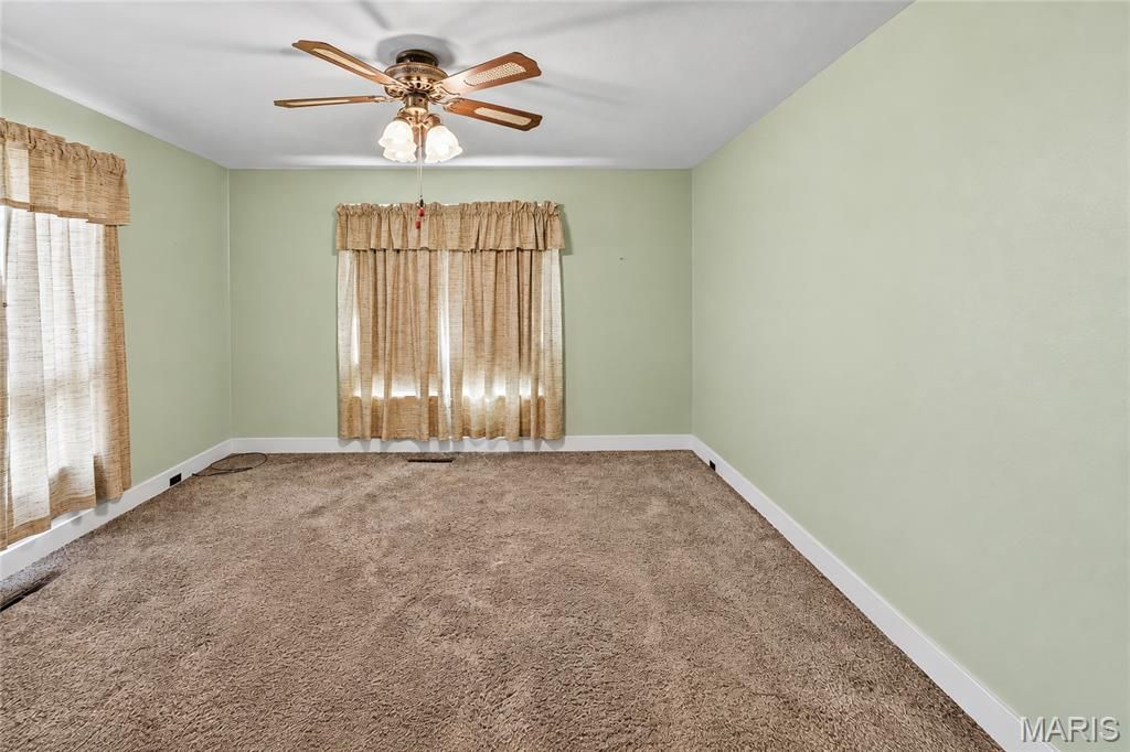 Image 8 of property listing at 202 W Prairie Street, Staunton, IL 62088