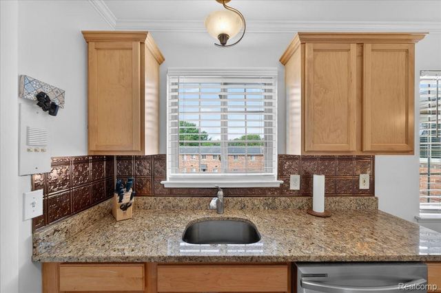 454 Romeo Road 226, Rochester, MI 48307