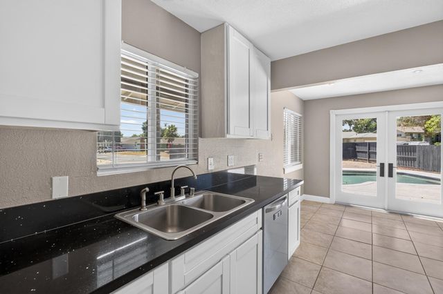 6101 Shenandoah Dr, Sacramento, CA 95841