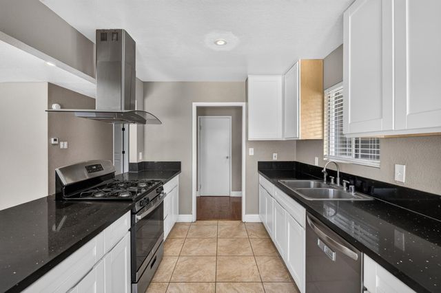 6101 Shenandoah Dr, Sacramento, CA 95841