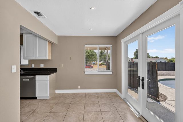 6101 Shenandoah Dr, Sacramento, CA 95841