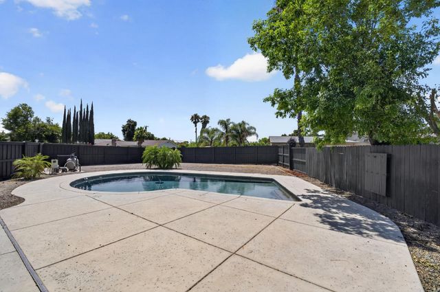 6101 Shenandoah Dr, Sacramento, CA 95841