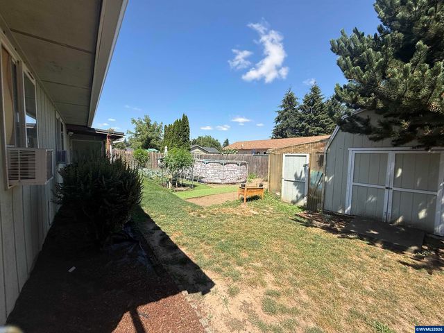 749 2nd Pl, Jefferson, OR 97352