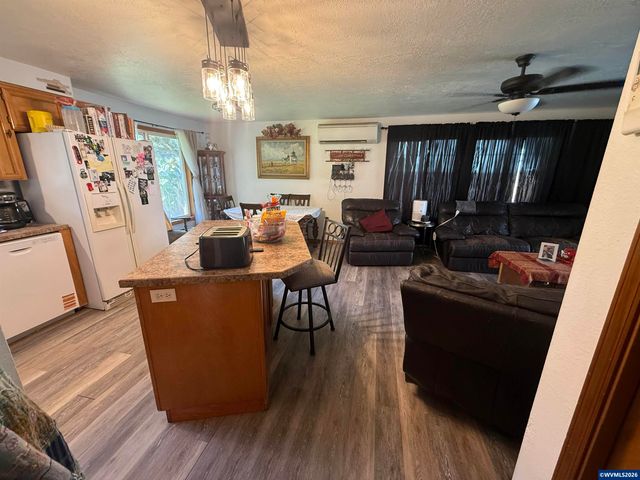 749 2nd Pl, Jefferson, OR 97352