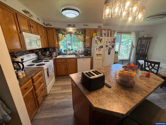 749 2nd Pl, Jefferson, OR 97352