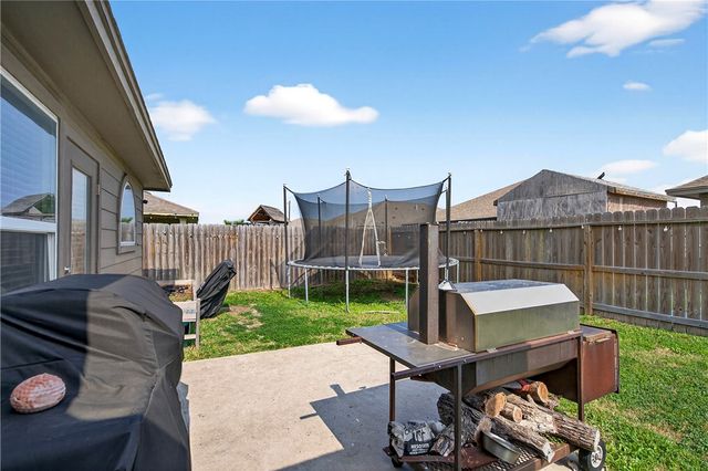 7518 Loyd Neal Dr, Corpus Christi, TX 78414