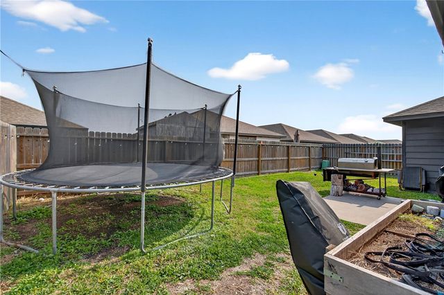 7518 Loyd Neal Dr, Corpus Christi, TX 78414