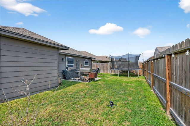 7518 Loyd Neal Dr, Corpus Christi, TX 78414