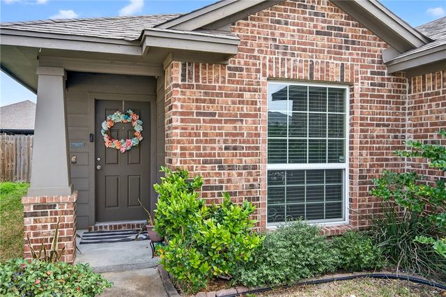 7518 Loyd Neal Dr, Corpus Christi, TX 78414