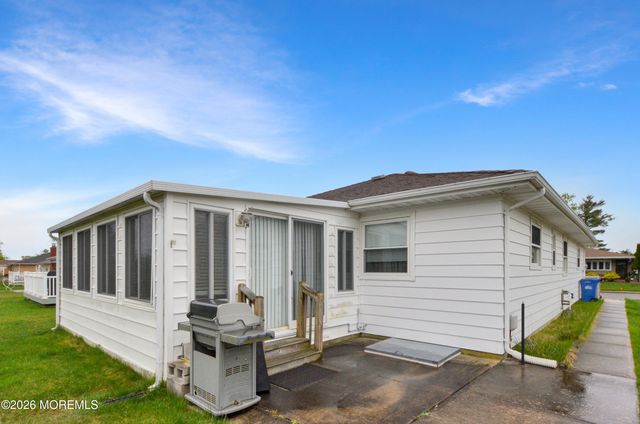 32 Bonaire Drive, Toms River, NJ 08757